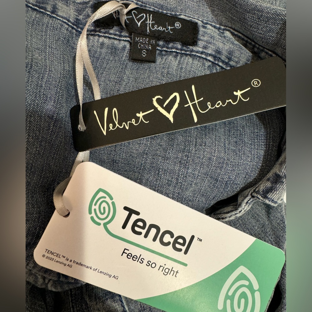 NWT! VELVET HEART Denim Detailed Top - Picture 7 of 8